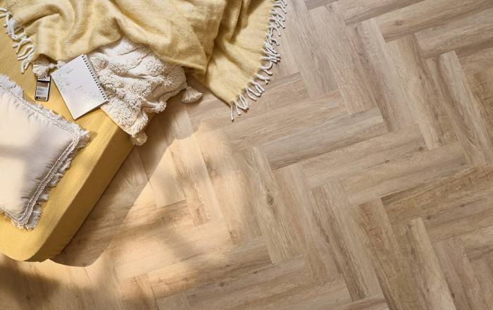 Miner�lna kompozitn� podlaha Arbiton do detskej izby Amaron Herringbone Dub Windsor