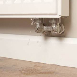 vytekajuce-radiatorove-potrubie