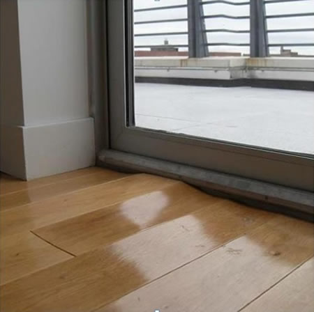 po�kodenie podlahy vplyvom vody a vlhkosti