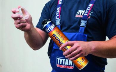 tytan-60-sekund-stavebne-pu-lepidlo-trubickove-750ml-montaz